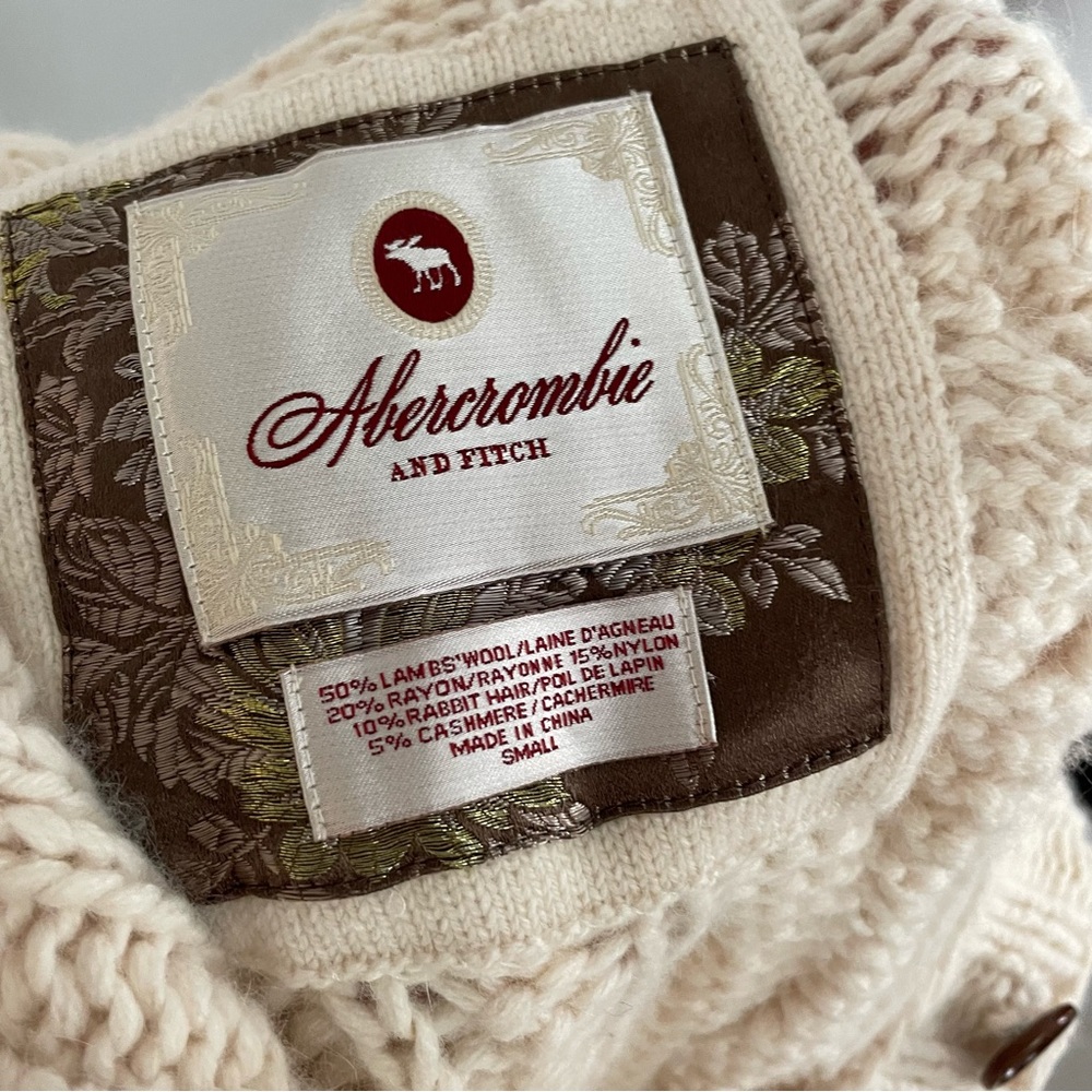 Abercrombie & Fitch Vintage Cream Lamb’s Wool Button Down Cable Knit Sweater - Picture 7 of 11